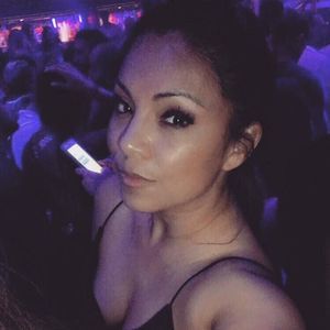 Meet your Posher, Yesenia